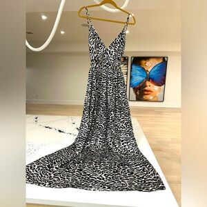 Contrarian 💯 silk long maxi dress in size 4